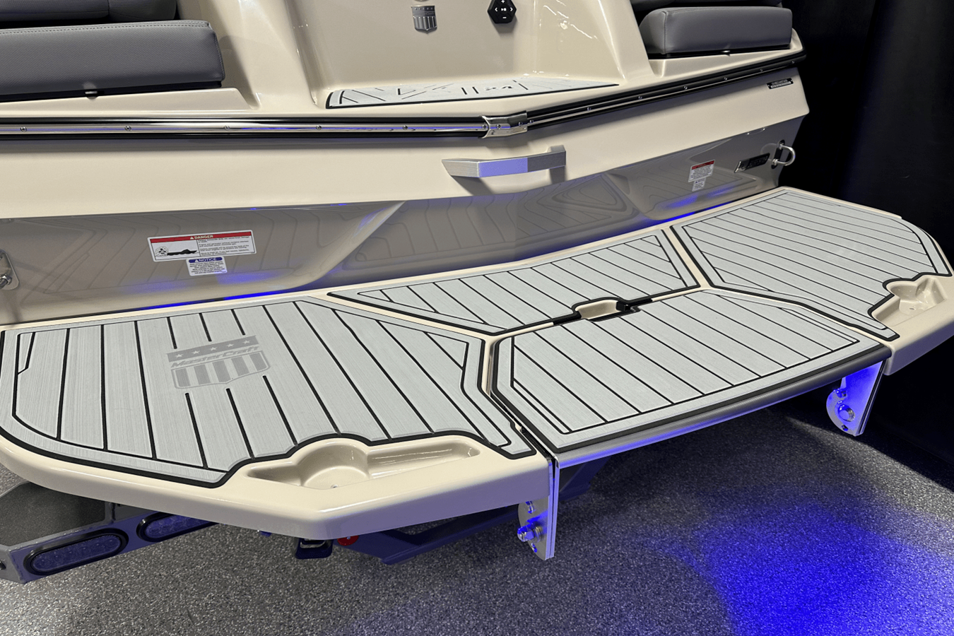 2025 Mastercraft XT24 19