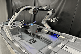 2025 Mastercraft XT24 14