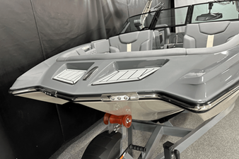 2025 Mastercraft XT24 142