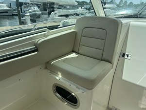 Boston Whaler 315 Conquest 18 2018 Boston Whaler 315 Conquest 19