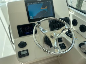 Boston Whaler 315 Conquest 22 2018 Boston Whaler 315 Conquest 23