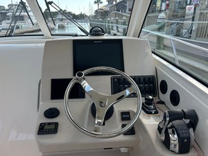 Boston Whaler 315 Conquest 39 2018 Boston Whaler 315 Conquest 40