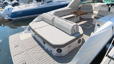 Sea Ray SLX 400 5 2022 Sea Ray SLX 400 6