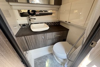 Sea Ray SLX 400 34 2022 Sea Ray SLX 400 35