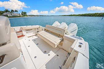 Boston Whaler 350 REALM 36 2020 Boston Whaler 350 REALM 37