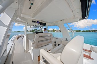 Boston Whaler 350 REALM 39 2020 Boston Whaler 350 REALM 40