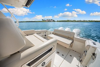 Boston Whaler 350 REALM 40 2020 Boston Whaler 350 REALM 41