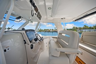 Boston Whaler 350 REALM 47 2020 Boston Whaler 350 REALM 48