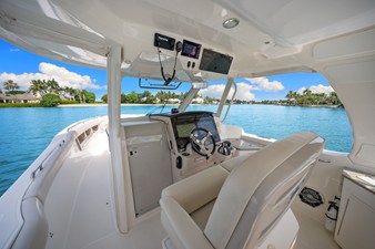 Boston Whaler 350 REALM 48 2020 Boston Whaler 350 REALM 49