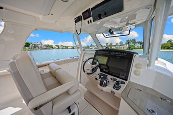 Boston Whaler 350 REALM 49 2020 Boston Whaler 350 REALM 50