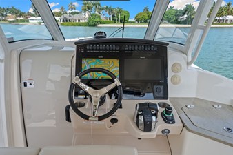 Boston Whaler 350 REALM 50 2020 Boston Whaler 350 REALM 51
