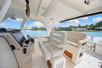 Boston Whaler 350 REALM 51 2020 Boston Whaler 350 REALM 52