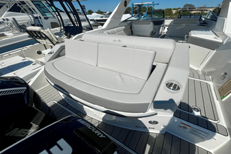 Sea Ray SLX 310 Outboard 4 2026 Sea Ray SLX 310 Outboard 5
