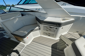 Sea Ray SLX 310 Outboard 7 2026 Sea Ray SLX 310 Outboard 8