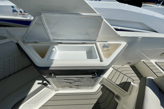 Sea Ray SLX 310 Outboard 10 2026 Sea Ray SLX 310 Outboard 11