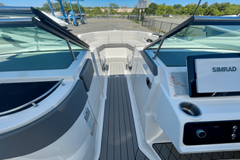 Sea Ray SLX 310 Outboard 20 2026 Sea Ray SLX 310 Outboard 21