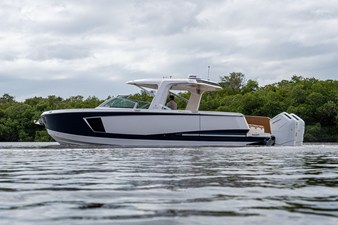 Aviara AV40 Outboard 1 2025 Aviara AV40 Outboard 2