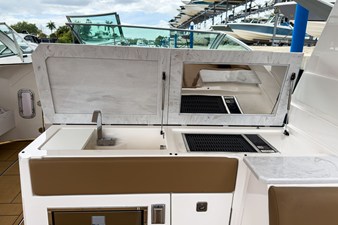 Aviara AV40 Outboard 14 2025 Aviara AV40 Outboard 15