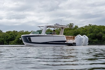Aviara AV40 Outboard 35 2025 Aviara AV40 Outboard 36