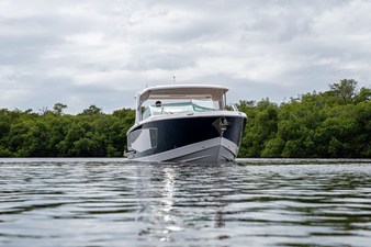 Aviara AV40 Outboard 40 2025 Aviara AV40 Outboard 41