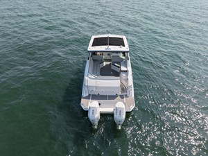 Sea Ray Sundancer 320 Outboard 8 2026 Sea Ray Sundancer 320 Outboard 9