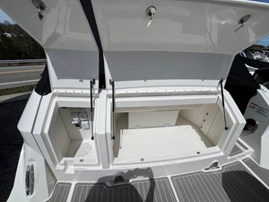 Sea Ray Sundancer 320 Outboard 9 2026 Sea Ray Sundancer 320 Outboard 10