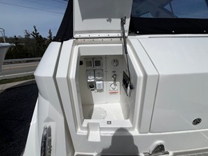 Sea Ray Sundancer 320 Outboard 10 2026 Sea Ray Sundancer 320 Outboard 11