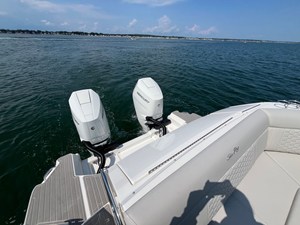 Sea Ray Sundancer 320 Outboard 11 2026 Sea Ray Sundancer 320 Outboard 12