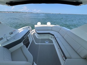 Sea Ray Sundancer 320 Outboard 12 2026 Sea Ray Sundancer 320 Outboard 13