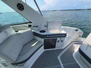 Sea Ray Sundancer 320 Outboard 14 2026 Sea Ray Sundancer 320 Outboard 15