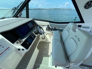Sea Ray Sundancer 320 Outboard 18 2026 Sea Ray Sundancer 320 Outboard 19