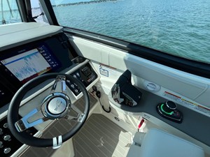 Sea Ray Sundancer 320 Outboard 20 2026 Sea Ray Sundancer 320 Outboard 21