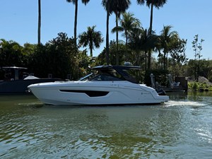 Cruisers Yachts 34 GLS Outboard 2 2022 Cruisers Yachts 34 GLS Outboard 3