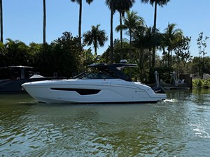 Cruisers Yachts 34 GLS Outboard 3 2022 Cruisers Yachts 34 GLS Outboard 4