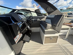 Cruisers Yachts 34 GLS Outboard 20 2022 Cruisers Yachts 34 GLS Outboard 21