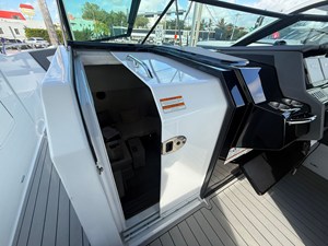 Cruisers Yachts 34 GLS Outboard 21 2022 Cruisers Yachts 34 GLS Outboard 22