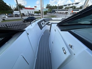 Cruisers Yachts 34 GLS Outboard 29 2022 Cruisers Yachts 34 GLS Outboard 30