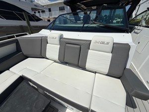 Cruisers Yachts 34 GLS Outboard 34 2022 Cruisers Yachts 34 GLS Outboard 35