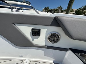 Cruisers Yachts 34 GLS Outboard 35 2022 Cruisers Yachts 34 GLS Outboard 36
