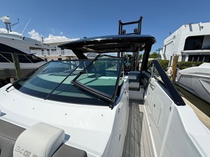 Cruisers Yachts 34 GLS Outboard 36 2022 Cruisers Yachts 34 GLS Outboard 37