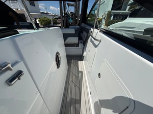 Cruisers Yachts 34 GLS Outboard 37 2022 Cruisers Yachts 34 GLS Outboard 38