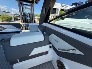 Cruisers Yachts 34 GLS Outboard 38 2022 Cruisers Yachts 34 GLS Outboard 39