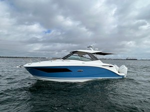 Sea Ray Sundancer 320 Outboard 0 2026 Sea Ray Sundancer 320 Outboard 1