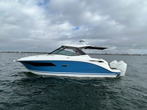 Sea Ray Sundancer 320 Outboard 2 2026 Sea Ray Sundancer 320 Outboard 3