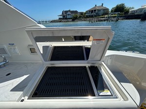 Sea Ray Sundancer 320 Outboard 20 2026 Sea Ray Sundancer 320 Outboard 21