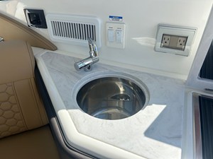 Sea Ray Sundancer 320 Outboard 21 2026 Sea Ray Sundancer 320 Outboard 22