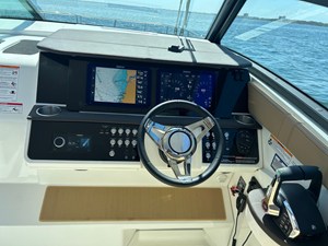 Sea Ray Sundancer 320 Outboard 24 2026 Sea Ray Sundancer 320 Outboard 25