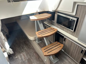 Sea Ray Sundancer 320 Outboard 30 2026 Sea Ray Sundancer 320 Outboard 31