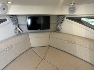 Sea Ray Sundancer 320 Outboard 32 2026 Sea Ray Sundancer 320 Outboard 33