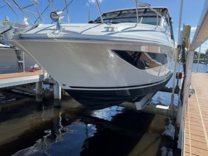 Sea Ray 320 SUNDANCER OB 3 2024 Sea Ray 320 SUNDANCER OB 4